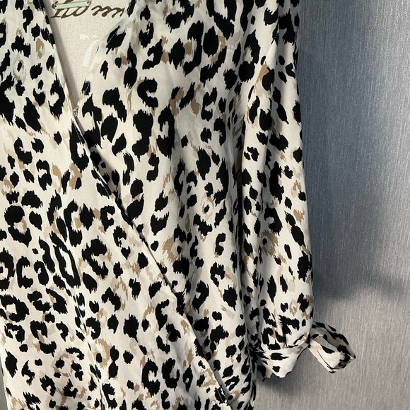 She+Sky Leopard Print Wrap Blouse Size Large - Picture 3 of 12